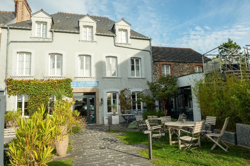 Hôtel Restaurant Les Ormes, The Originals Relais  Barneville-Carteret Exterior foto